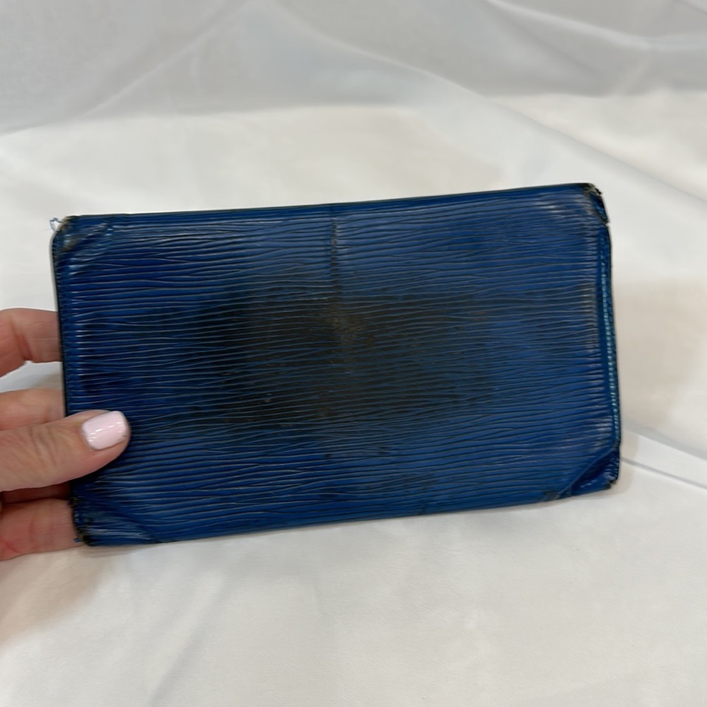Louis Vuitton was blue Epi wallet fixer upper as is now it’s black,I repainted - Picture 6 of 16